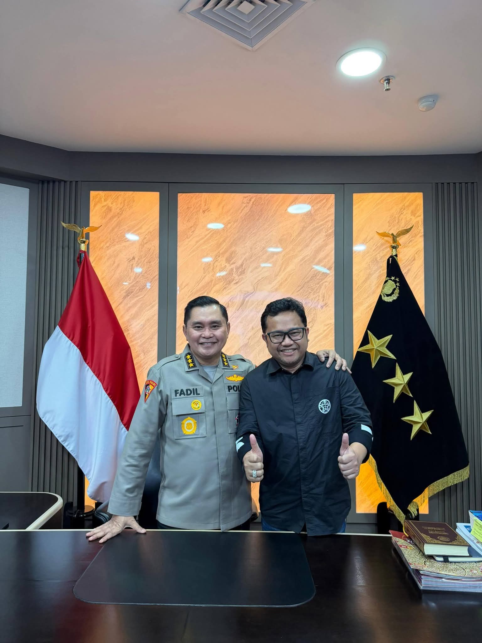 pertemuan hangat Wakil Bupati Gowa Darmawangsyah Muin dan Komjen Fadil Imran